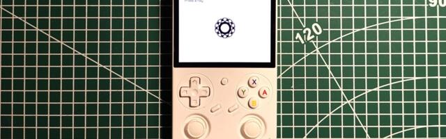 Ретро-консоль в руках программиста