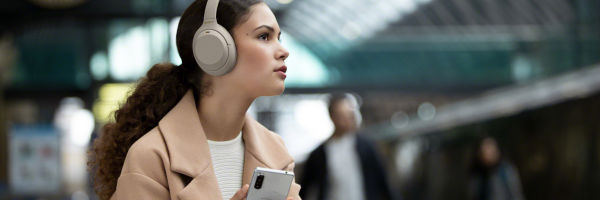 Sony’s excellent over-ear headphones get smarter