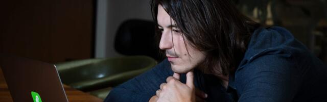 Robinhood's CEO says AI won't fully take over trading