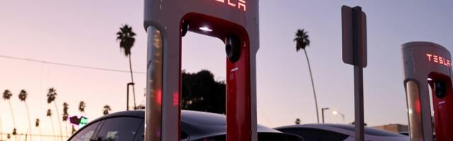 Tesla dangles deals for new buyers who take delivery by end of year as it tries to hit goal