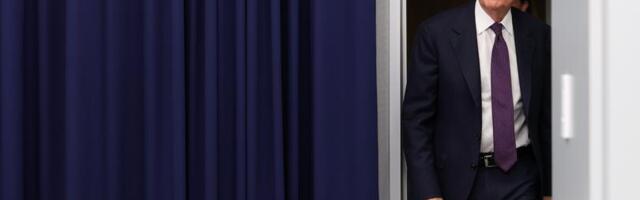 Fed chair Jerome Powell says he will stay on as Govenor after term amid legal pressure