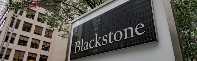 These 3 charts show how the biggest private equity funds keep winning in a fundraising slowdown