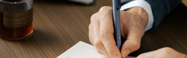 This ordinary-looking pen can record meetings and generate AI transcripts