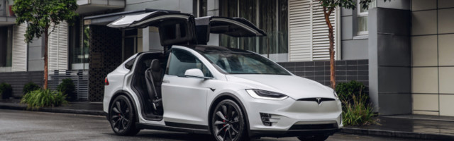 Feds asks Tesla to recall 158,000 vehicles over failing touchscreen displays