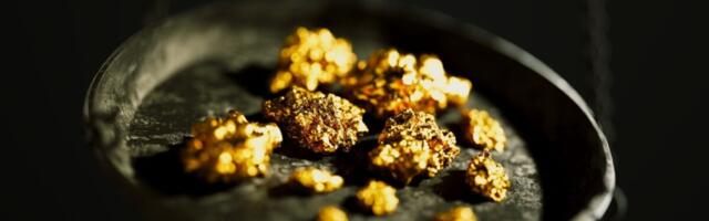 Scientists Identify Atomic Trick That Keeps Gold Shiny