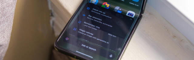 Hands-on with Motorola’s Moto AI: A more productive Razr?