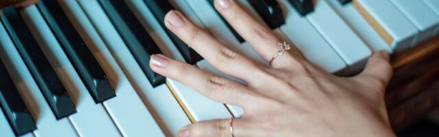 Learn the piano from home with the help of this heavily discounted AI app