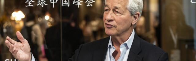 Jamie Dimon says JPMorgan will probably hire fewer bankers in the future — and more 'AI people'