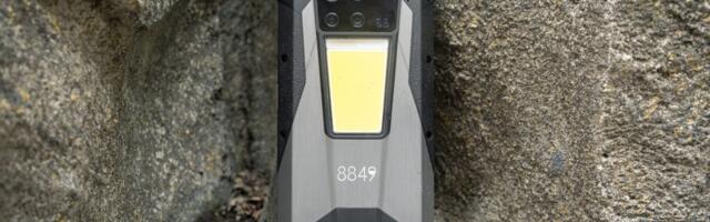 This Doomsday Smartphone Has a Massive Battery and Built-in Projector