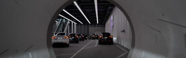 I Took a Tesla Self-Driving Car in the Vegas Loop video