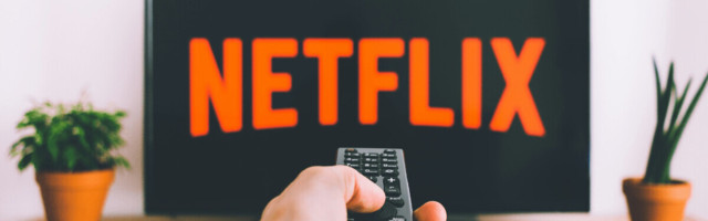 After years of testing, Netflix confirms it’s launching a shuffle play feature this year