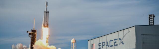 SpaceX Reportedly Strong-Arms Spectrum From Rivals Who Want a Ride on a Rocket