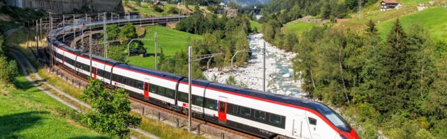 7 things you should never do when traveling by train, according to an etiquette coach