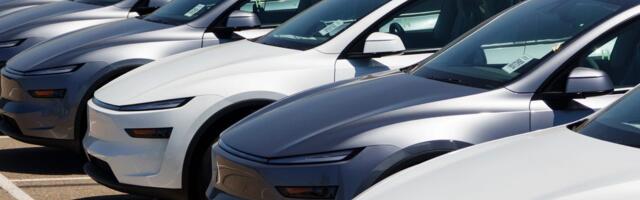 EV sales are setting records ahead of the tax credit going away. It isn't helping Tesla.