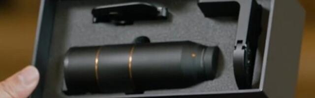 This is the Oppo Hasselblad Professional Teleconverter Kit for the Find X9 Pro