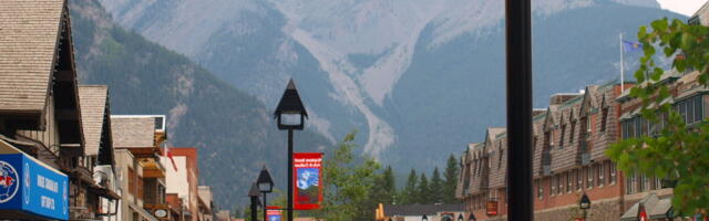 Canada’s Crowded Banff Confronts Its Overtourism Problem