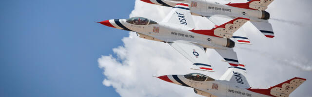 6 Of The Coolest Jet Maneuvers You'll Ever See