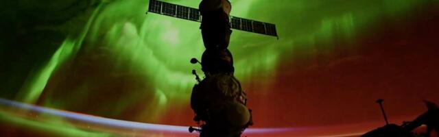 Stunning Earth Day time-lapse captures aurora glow