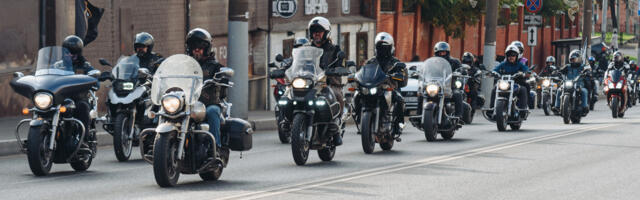 13 Common Group Ride Signals You Might See Bikers Use