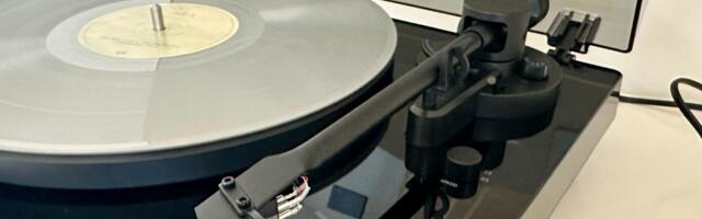 I tested the Philips turntable with a CD player squirrelled away in its plinth and honestly, for this money it's hard to argue with the versatility