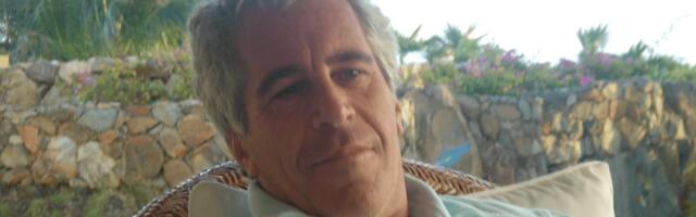 Jeffrey Epstein's personal lawyer says he took out huge cash withdrawals because he had trouble getting a credit card