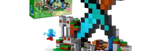 A Minecraft Movie Is Here, and So Is This Awesome LEGO Minecraft Kit Deal for Just $30 at Amazon