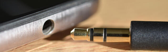 5 Weird Gadgets You Can Plug Into Your Headphone Jack