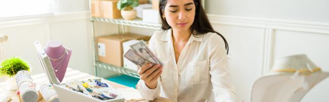 You know you grew up with financial instability when these 7 behaviors still control your adult life