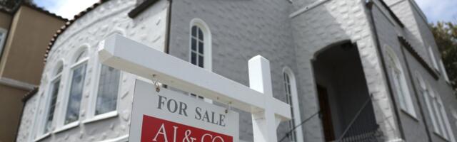 Mortgage rates top 7%, reaching highest level in two decades