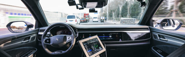 Baidu granted with the first license to test out driverless taxis in Beijing