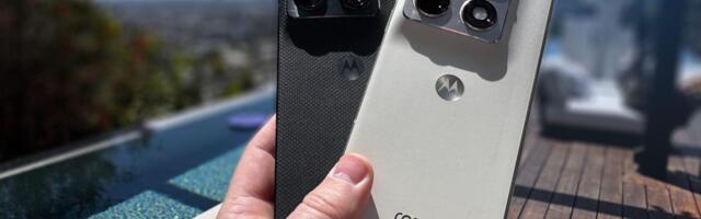 Motorola Razr Fold Hands-On: Watch Out Samsung, This Phone Has an Edge