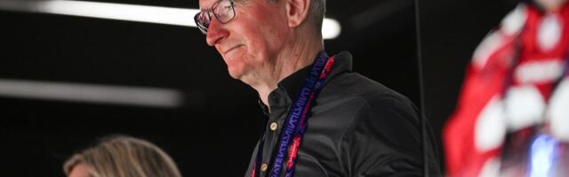 Here’s Tim Cook hanging out in New Orleans for the Super Bowl