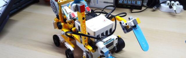 Elecfreaks micro:bit Space Science Kit Review: Go for launch
