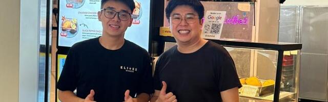 A finance sophomore started a booming side hustle making curry puffs. He hopes to never have to get an office job.