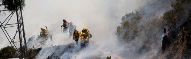Berkeley moves to make homeowners in severe fire-risk areas clear five-foot ‘Zone 0’ around homes