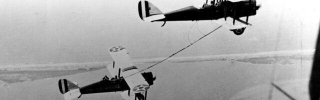 Which Two Airplanes Completed The First Ever Aerial Refueling?