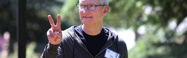 What Warren Buffett's successor Greg Abel can learn from Tim Cook about following an iconic CEO
