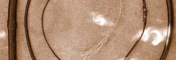 Почему хлопает кнут?