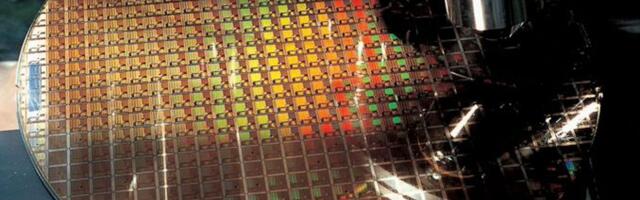 Apple Eyes Intel and Samsung as Backup US Chipmakers