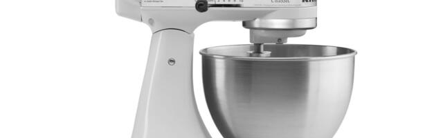 Amazon’s Best-Selling KitchenAid Stand Mixer Just Crashed in Price, Lower Than Black Friday Deals