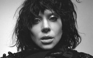 Исследую стратегию Леди Гага в поисках секрета непобедимых продуктов и компаний