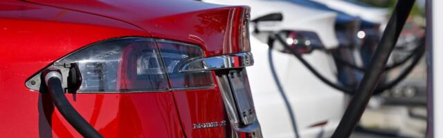 There's less than a month to get a $7,500 EV tax credit. Here's what you should know.