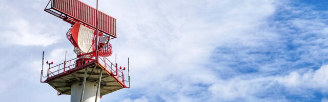 Why Airplanes 'Disappear' From Radar When Flying Over The Ocean