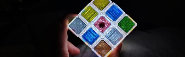 This Light-Pulsing Rubik's Cube Is a Dazzling Way to Play in the Dark