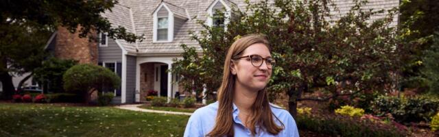 I live with my parents and work a remote job. From student loans to 'fun money,' here's where every penny of my paycheck goes.