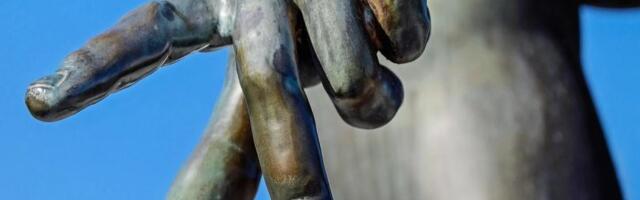 Paxos Fat-Fingers $300T of PayPal Stablecoin, Outpacing USD's $2.4T Supply