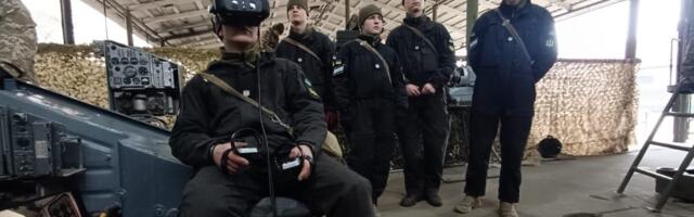 With Ukraine's Leopard 2s needed on the front lines, it's training tank crews with mixed-reality headsets used by NATO