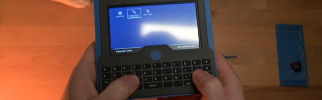 Dual Raspberry Pi Picos power this portable mini PC