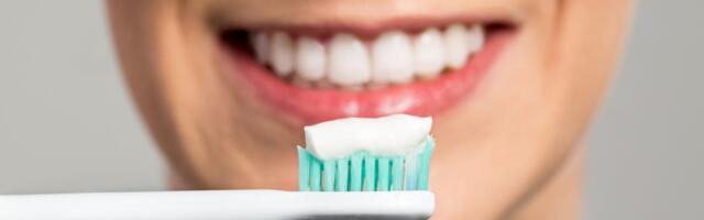 These Are the Whitening Toothpastes Dentists Recommend to Their Patients
