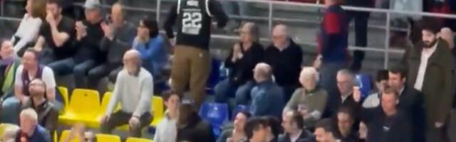 I to je moguće: Navijač u dresu Partizana na utakmici Crvene zvezde /VIDEO/